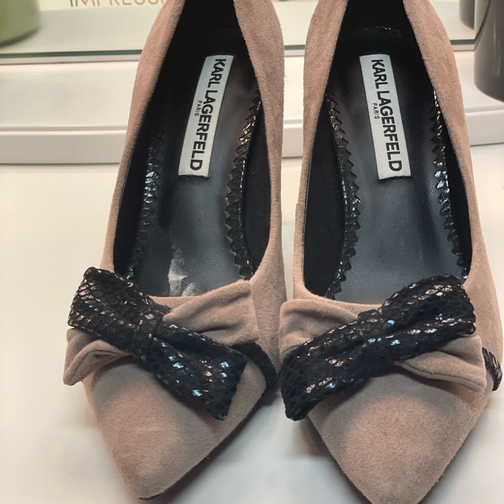 Karl Lagerfeld Women's Tan Pumps with Black Bow